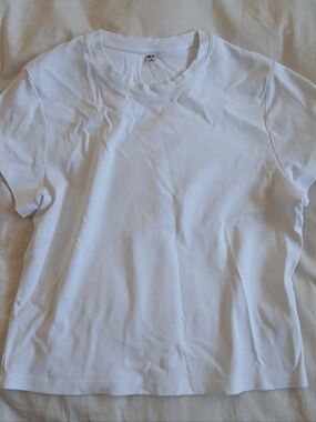 Uniqlo White Crew Tee